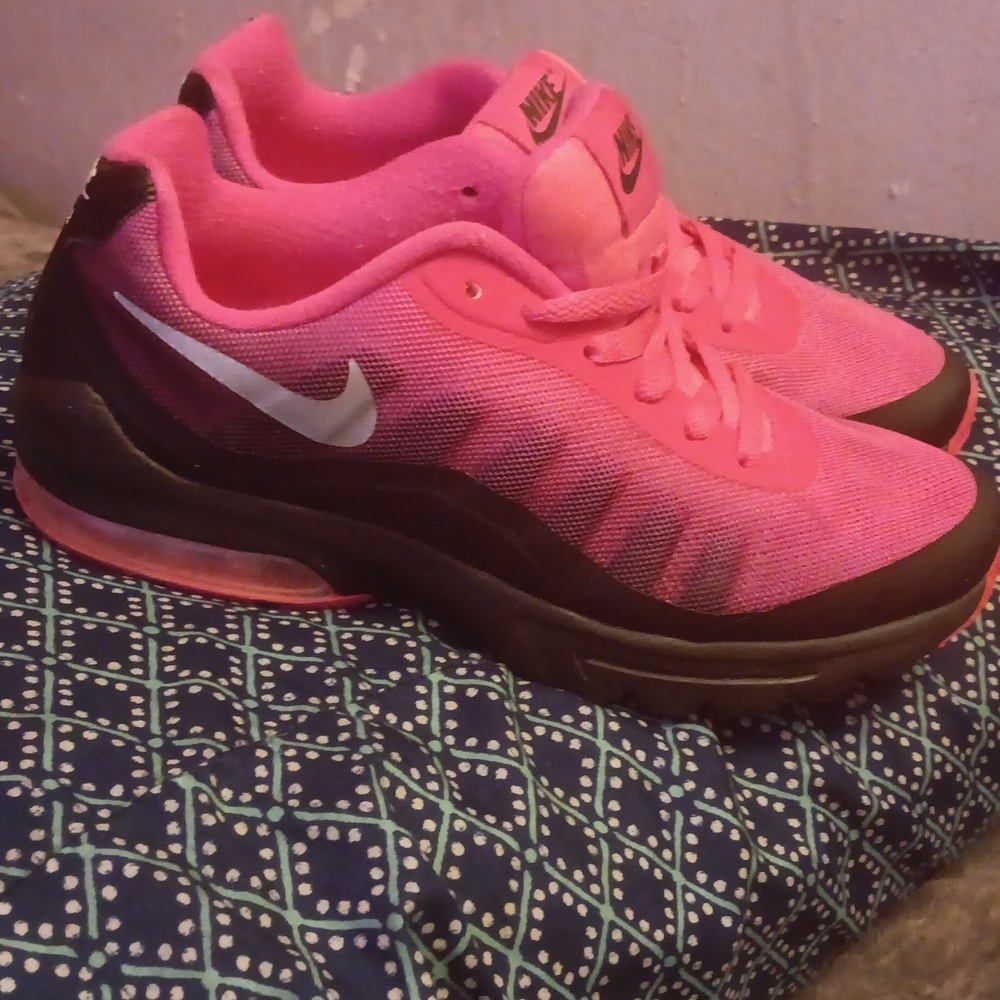 Nike Women’s Hot Pink and Black Low-Top Sneakers - Picture 3 of 4